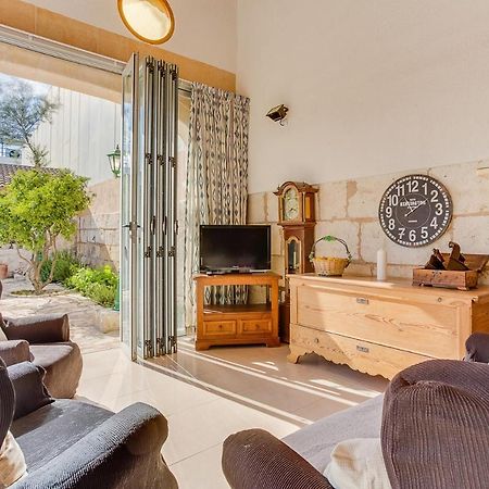 Villa Ca Na Pessina Sa Pobla Bagian luar foto